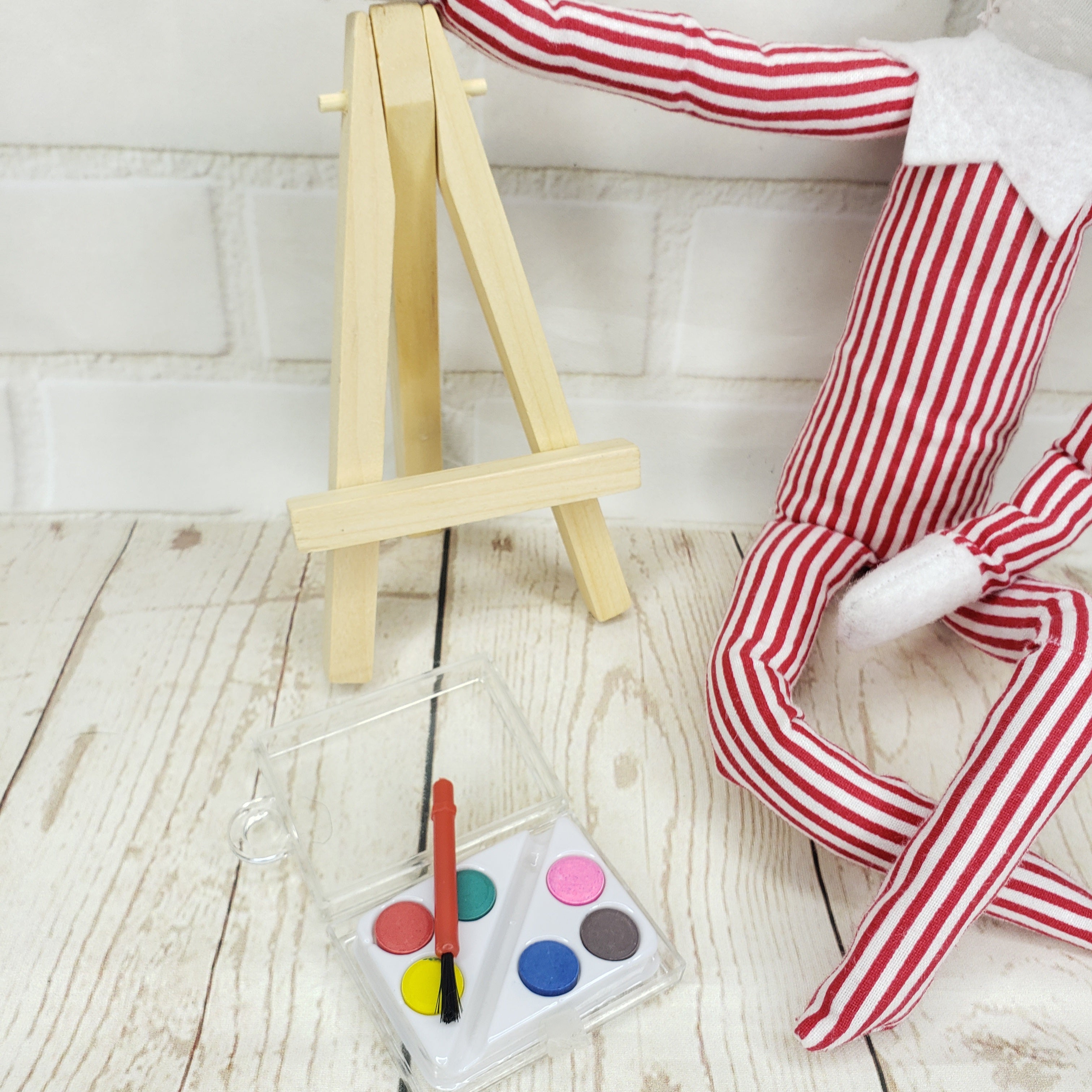 Activity: Paint, Easel + Canvas Elf Artist 4pc Set – Happy Brooke